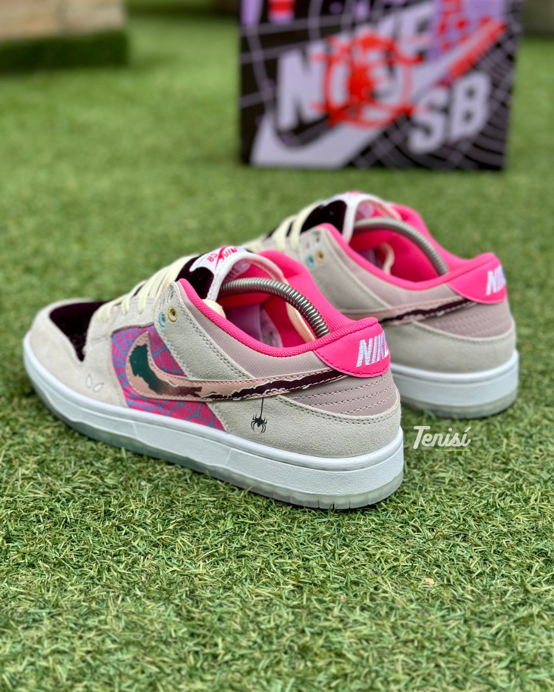 Nike Dunk Low x Spider-Verse "Gwen Stacy"
