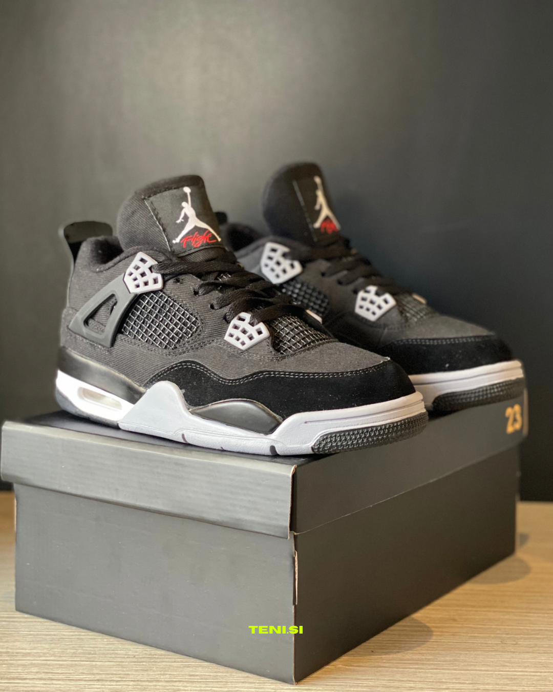 Air Jordan 4 “Lona Preta”