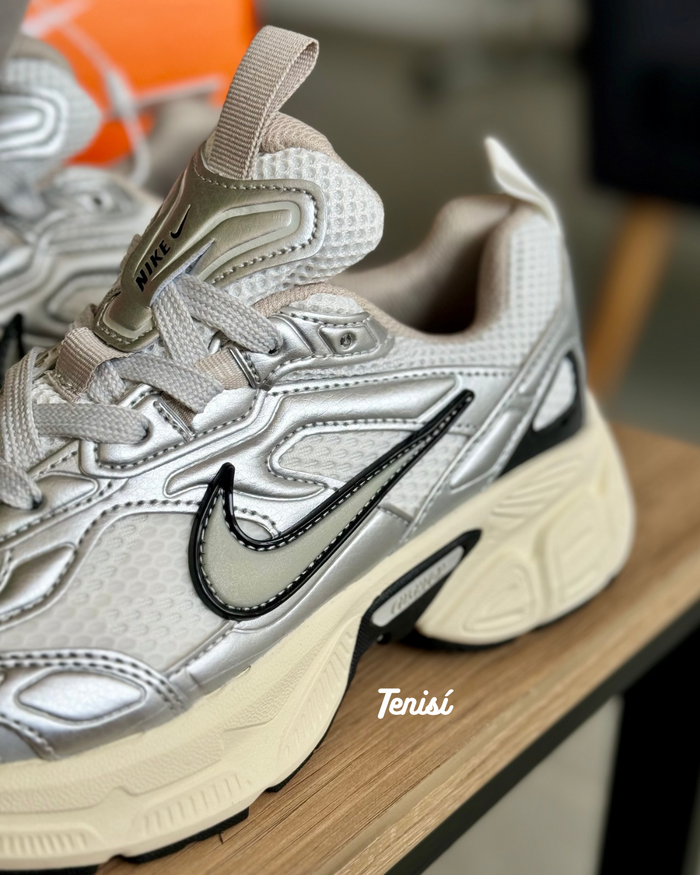 Nike V5K Run “Grey” look 2