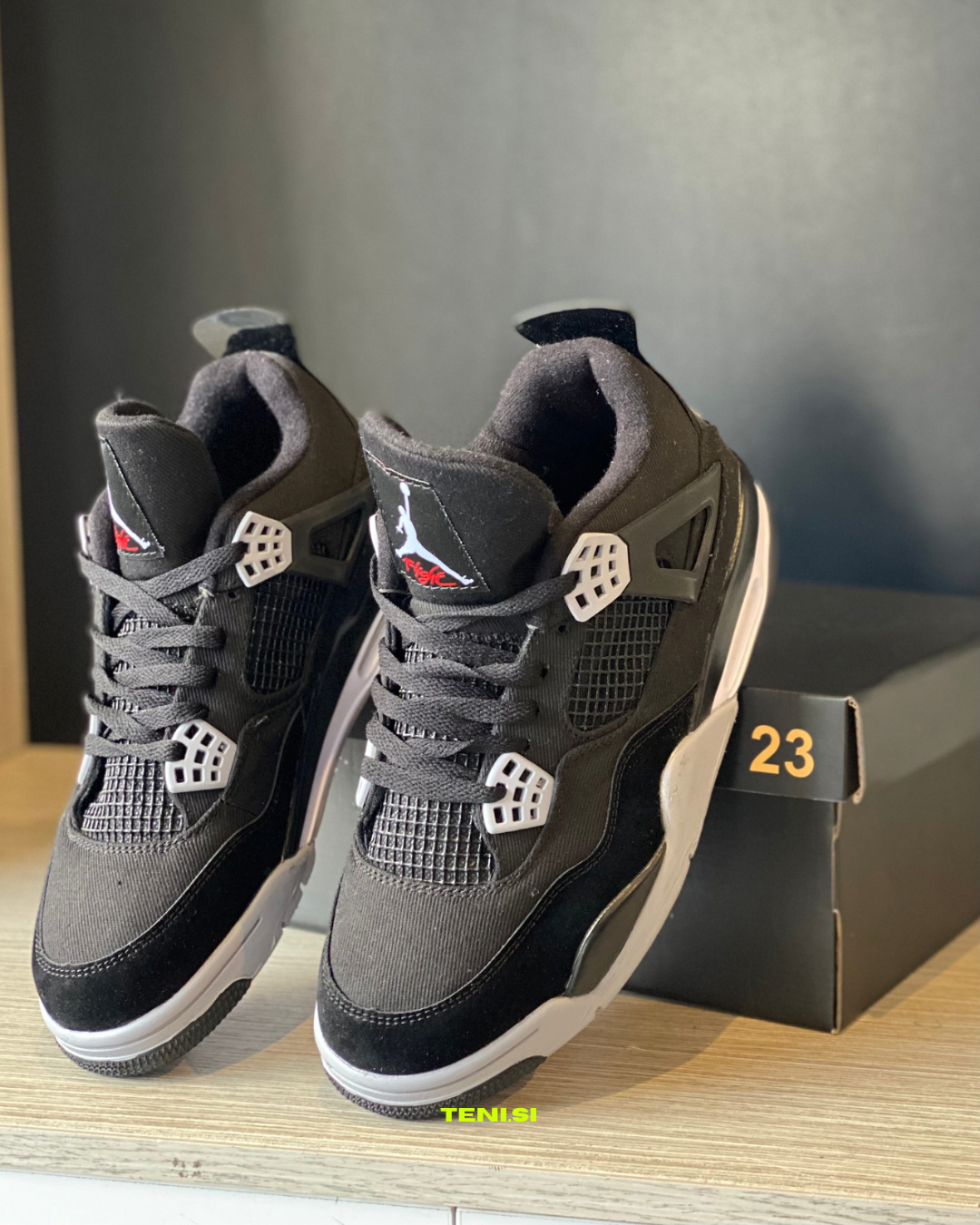 Air Jordan 4 “Lona Preta”