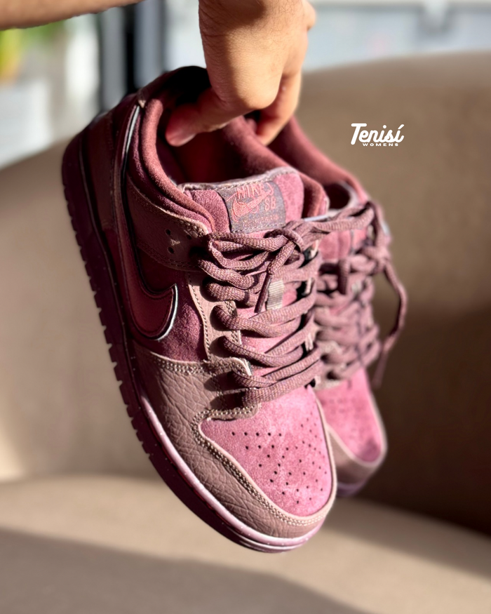 Nike Dunk Low Sb “City Of love” look 3