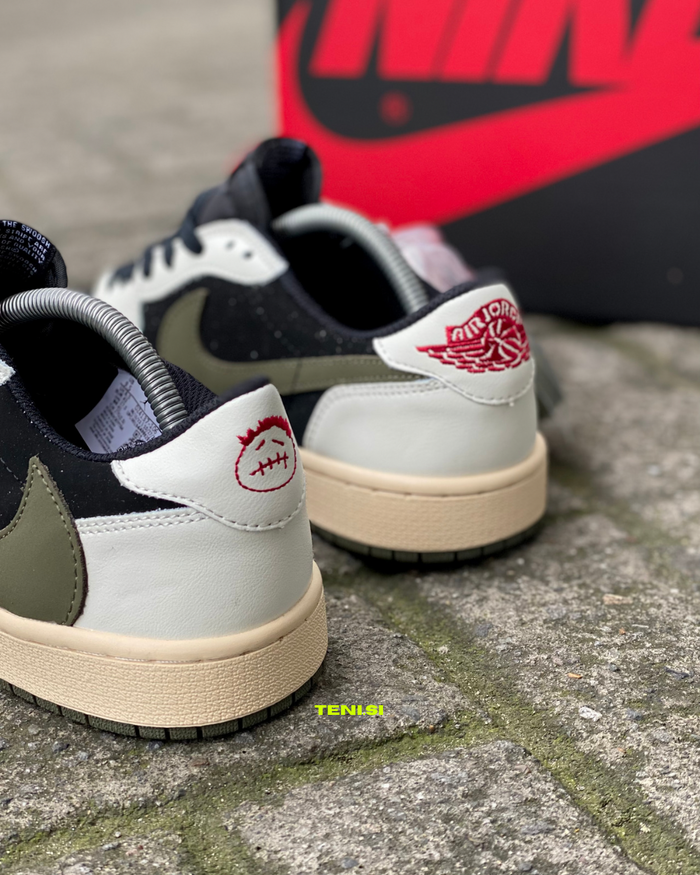 Air Jordan 1 Low X Travis scott “Olive” look 2
