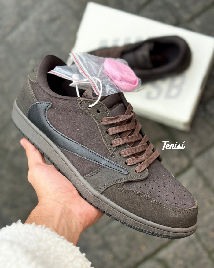 Air Jordan 1 x Travis Scott “Velvet Brown” look 3