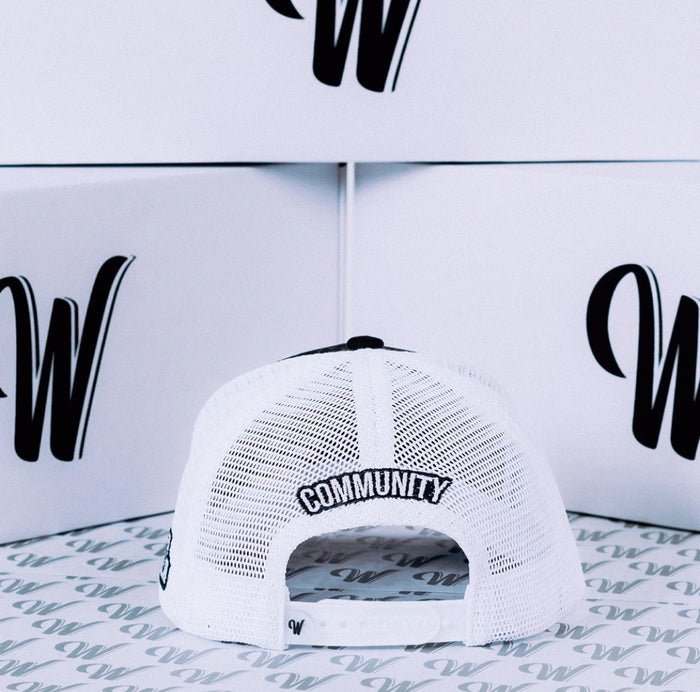 Wescol Cap “Classic Black and White” W merch look 2