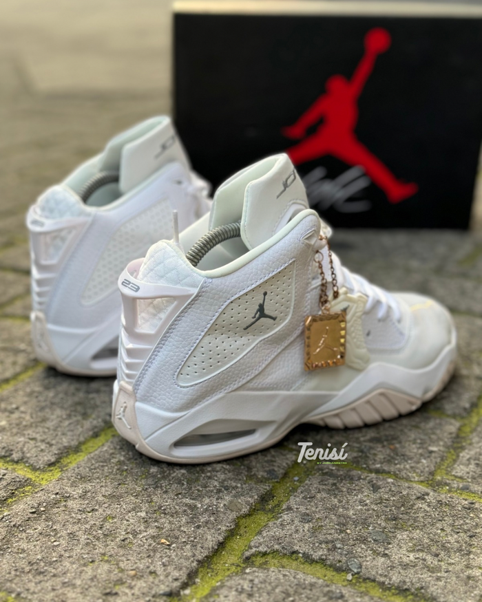 Jordan B'LOYAL look 2