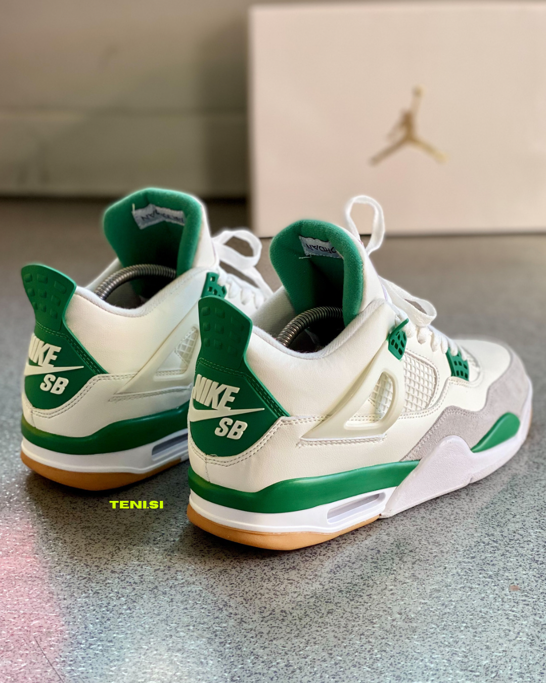 Nike SB x Air Jordan 4 “Pine Green”