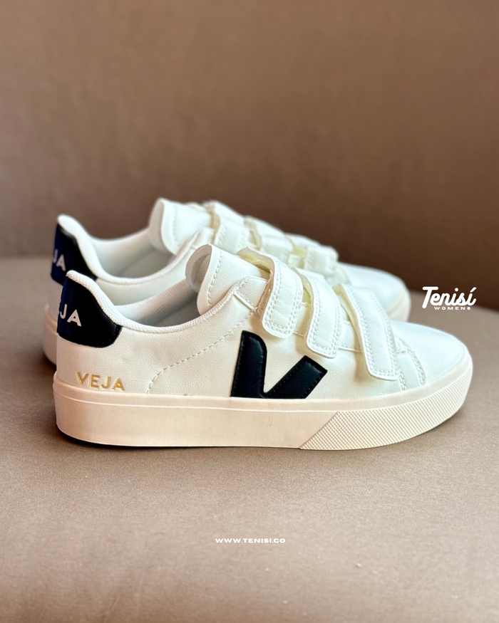 VEJA “Velcro” look 5
