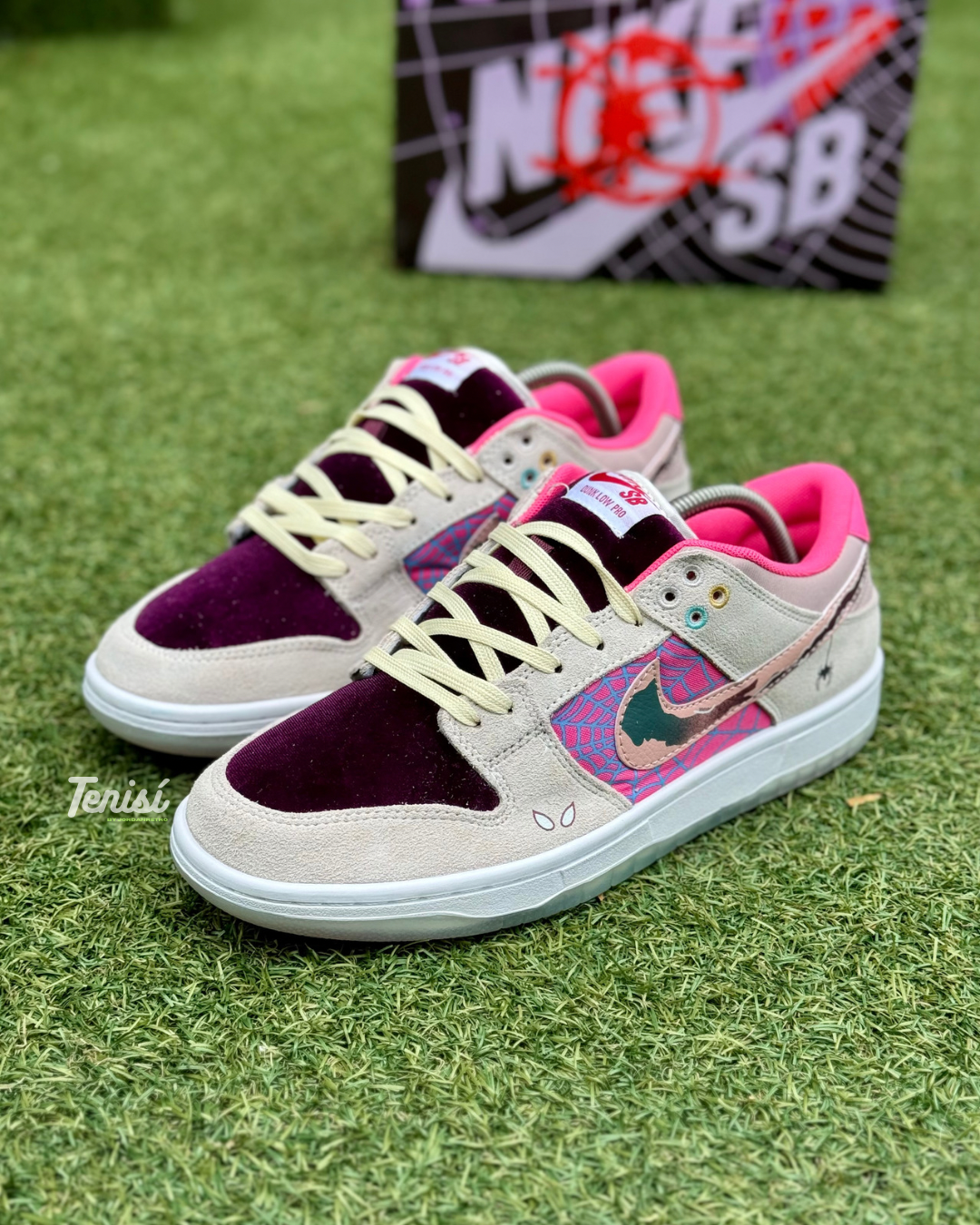 Nike Dunk Low x Spider-Verse "Gwen Stacy"