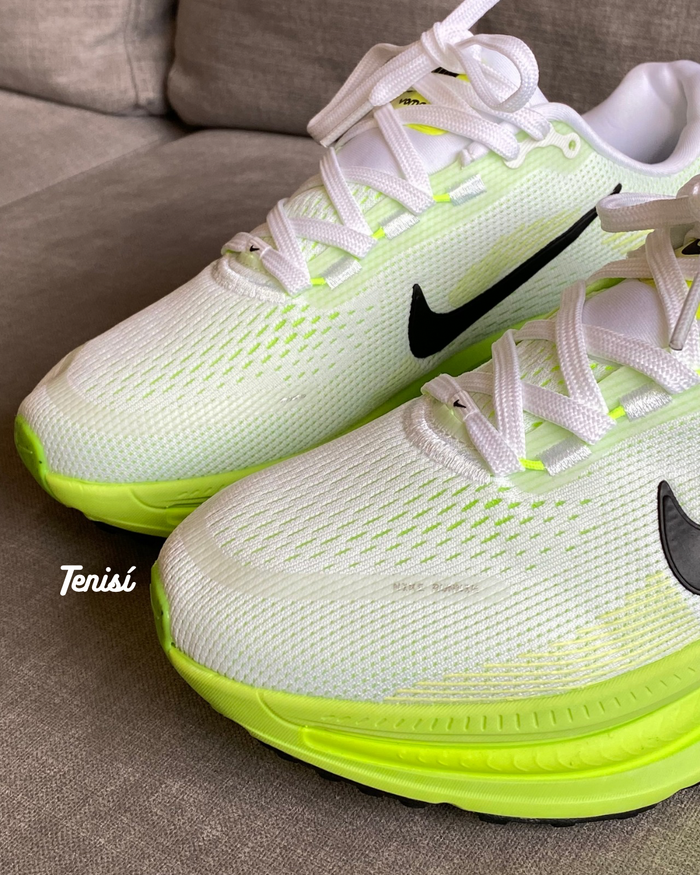 Nike Vomero 18 “Green” look 2
