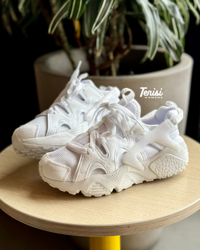 Nike Huarache “Triple White” look 3