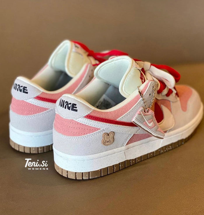 Nike Dunk Low “85 Double Swoosh” look 3