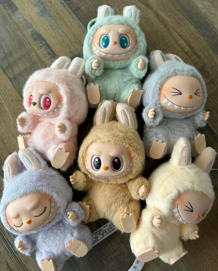 Labubu Peluche look 2