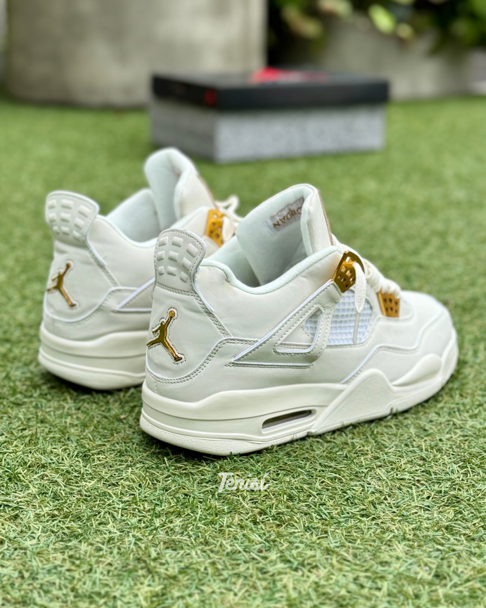 Air Jordan 4 Retro 'White Gold' look 3