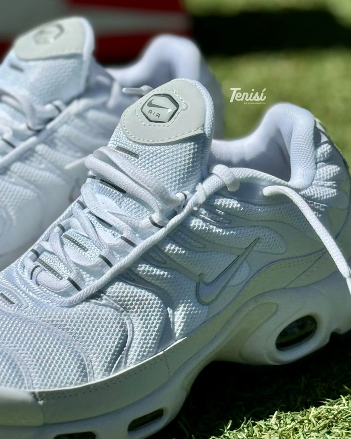 Nike Air Max TN “Triple White” look 3