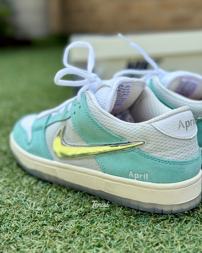 Nike Dunk x April look 4