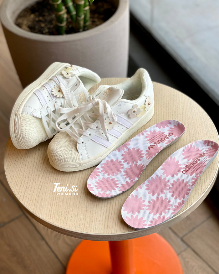 Adidas Superstar “Flores” look 3