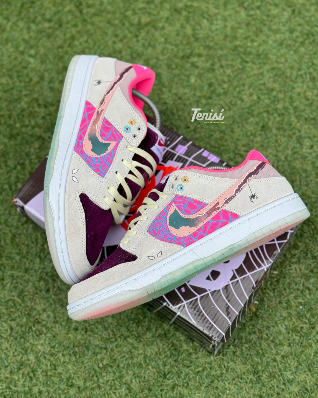 Nike Dunk Low x Spider-Verse "Gwen Stacy"