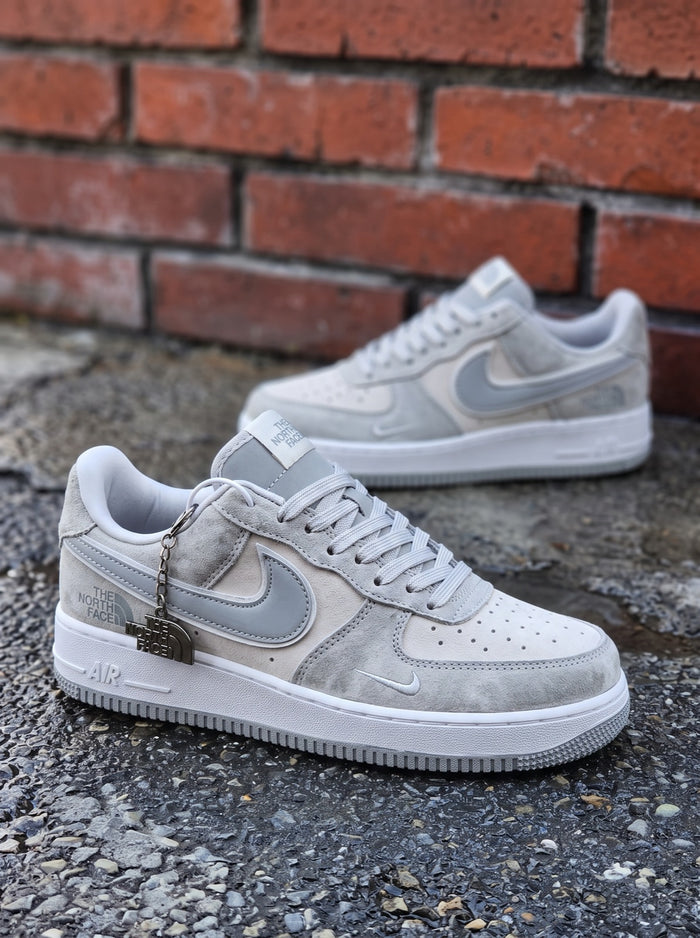 Nike Air Force 1 x The North Face "Grey" look 2