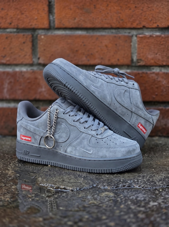 Nike Air Force 1 Low x Supreme "Grey" look 2