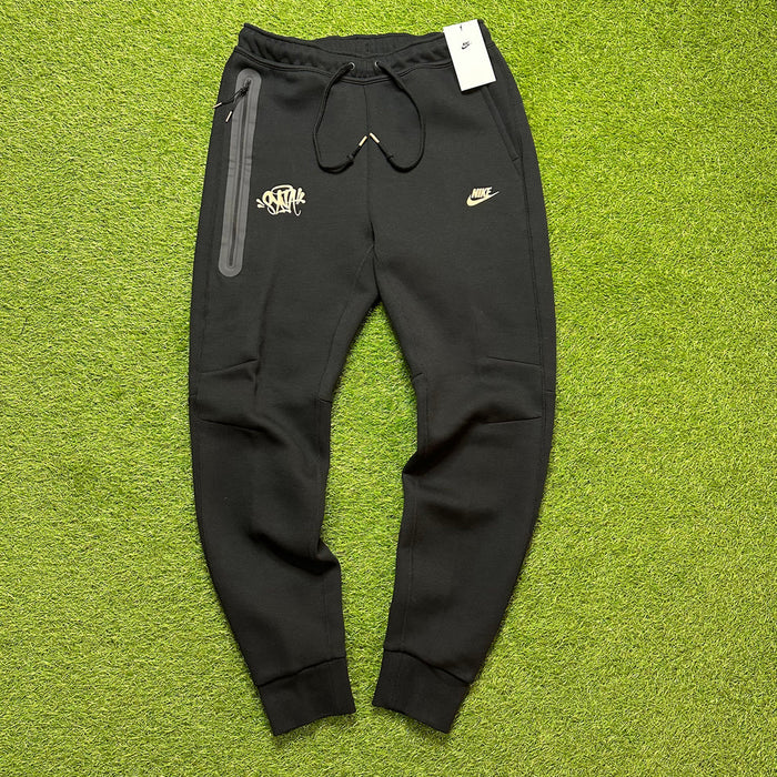 Nike Syna Tech Fleece Central Cee Black Gold look 5