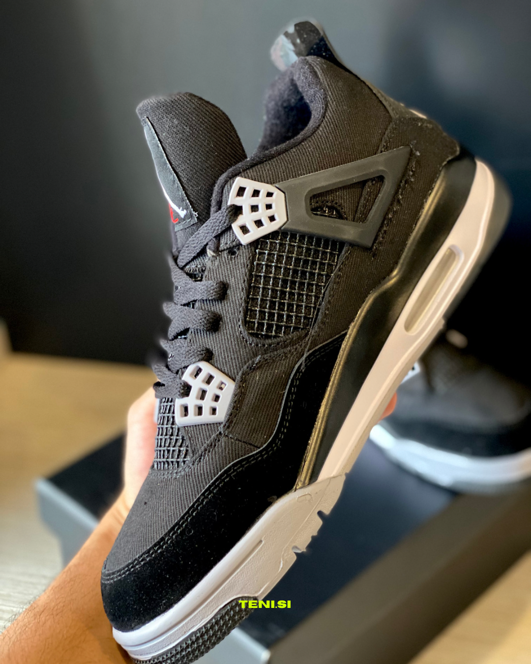 Air Jordan 4 “Lona Preta”