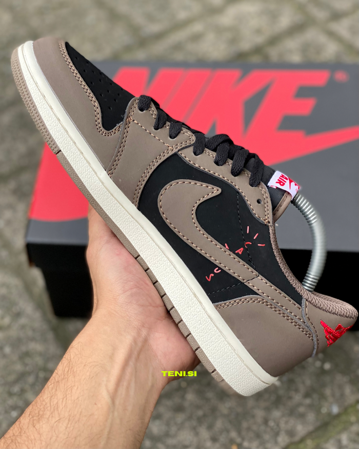 Air Jordan 1 Low X Travis scott “Mocha” look 4