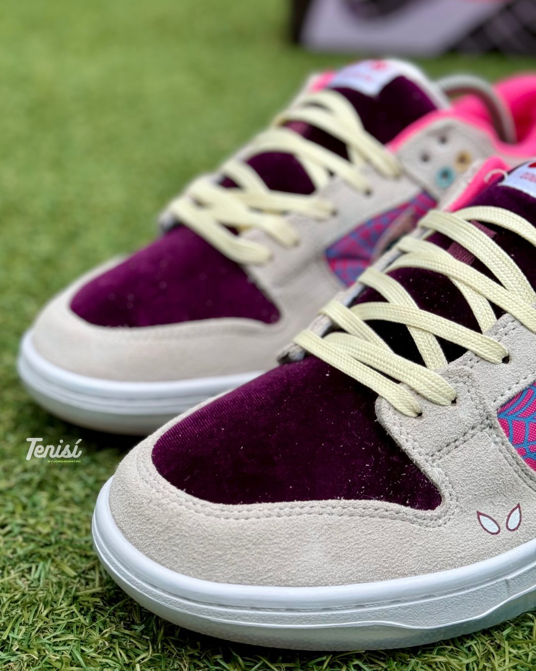 Nike Dunk Low x Spider-Verse "Gwen Stacy"