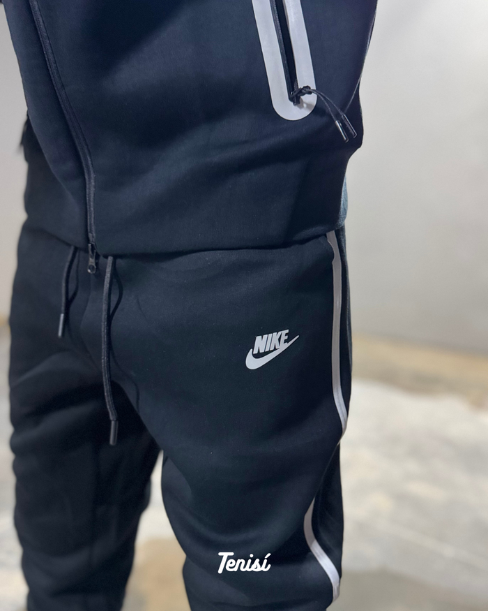Nike Tech “Grey/Black” look 3