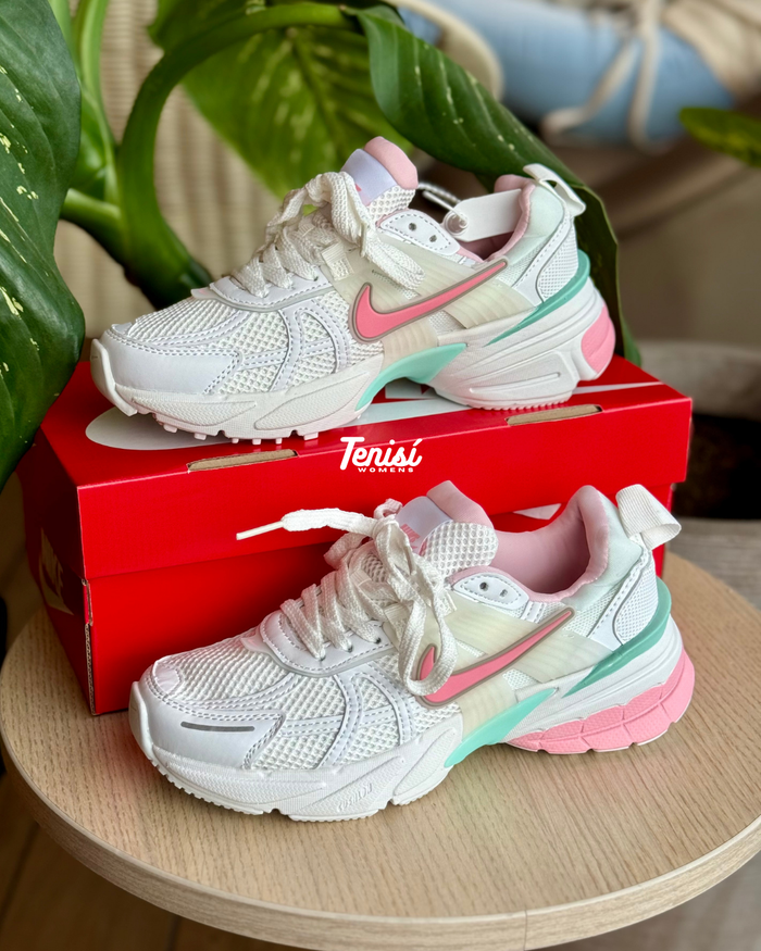 Nike V2K Run “Pink” look 4