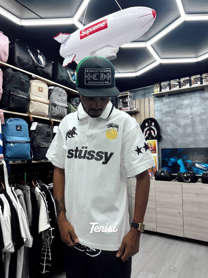 Stüssy Polo Clásica “Blanco / Negro” look 2