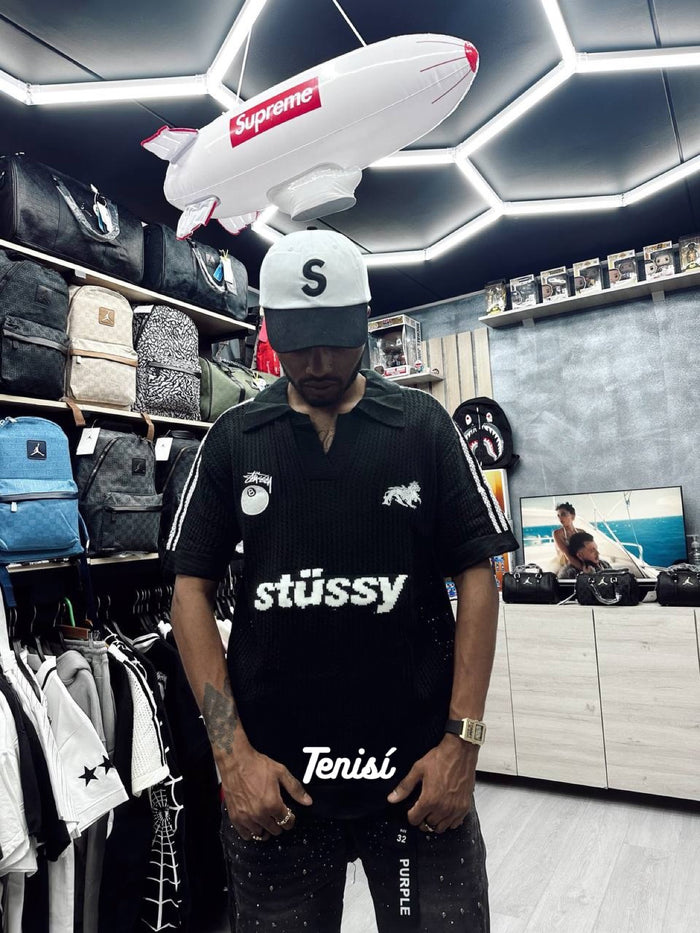 Stüssy Polo Clásica “Blanco / Negro” look 3