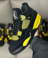Air Jordan 4 “Thunder” vista 1