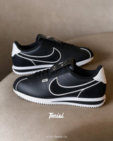 Nike Cortez Black Charms vista 2