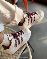 adidas Superstar Bonega “Burgundy Bear” vista 2