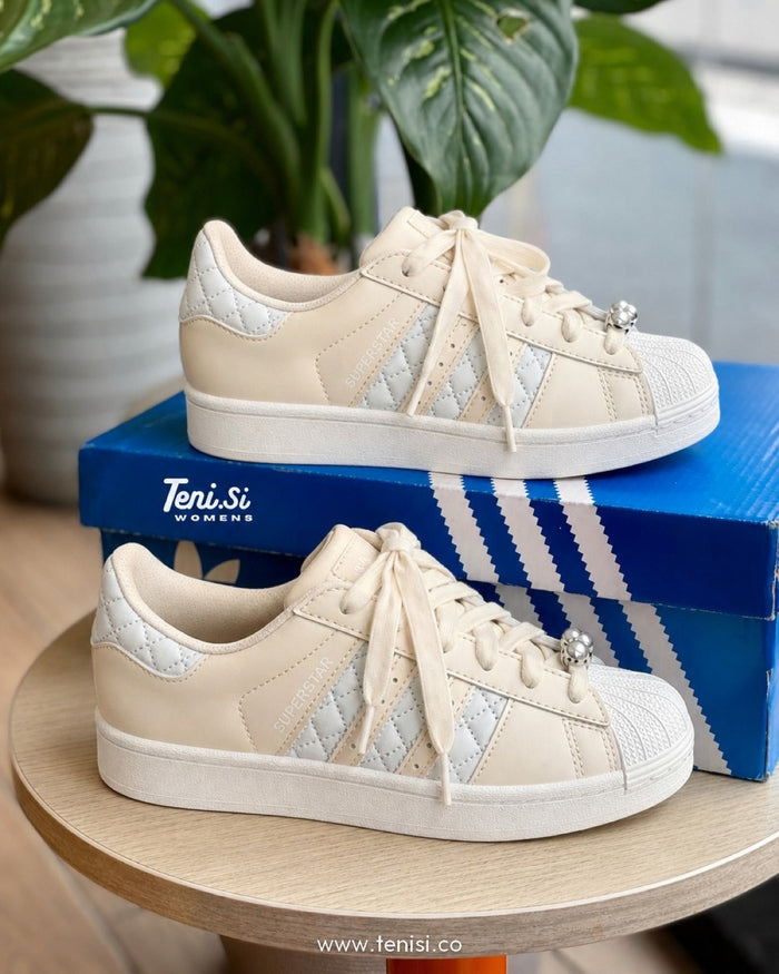 adidas Superstar Plataforma “Crema Acolchado” look 1