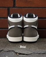 Air Jordan 1 High “Dark Mocha” vista 2
