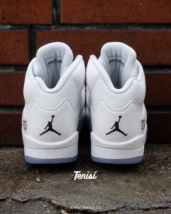 Air Jordan 5 “Blanco Metalico” look 1