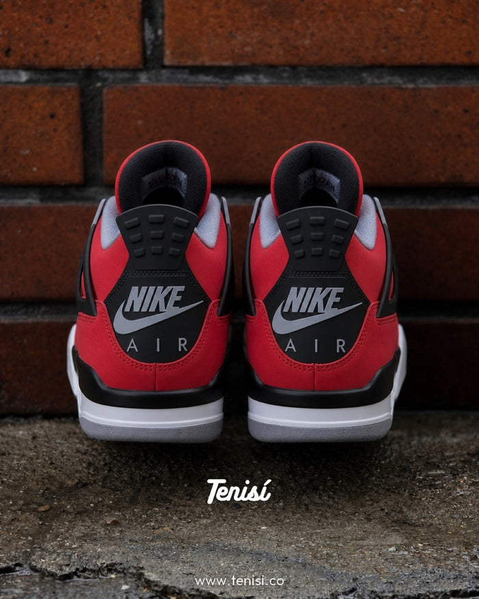 Air Jordan 4 “Toro Rojo” look 1