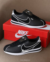Nike Cortez Black Charms vista 3