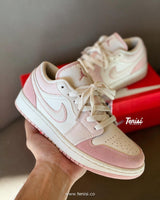 Nike Air Jordan 1 Low “Barely Rose” vista 3
