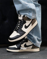 Air Jordan 1 High “Dark Mocha” vista 3