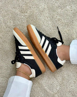 adidas Samba “Panda” vista 2
