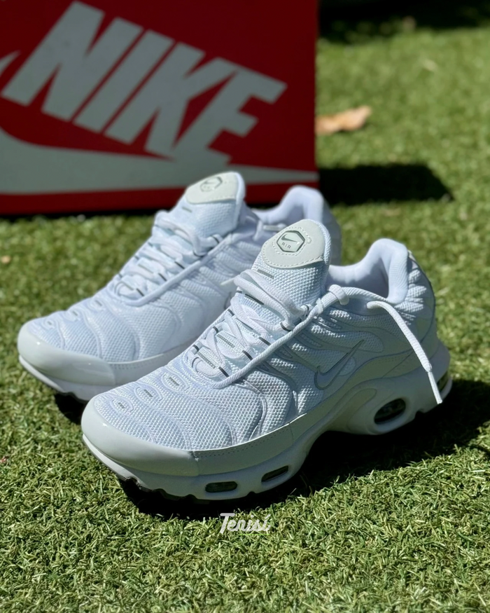 Nike Air Max TN “Triple White” look 1