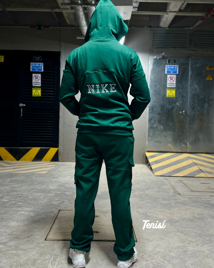 Conjunto Nike con Balaclava “Green” look 1