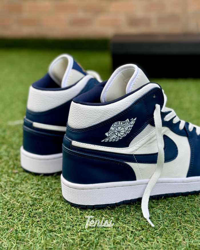 Air Jordan 1 Mid “Midnight Navy” look 3