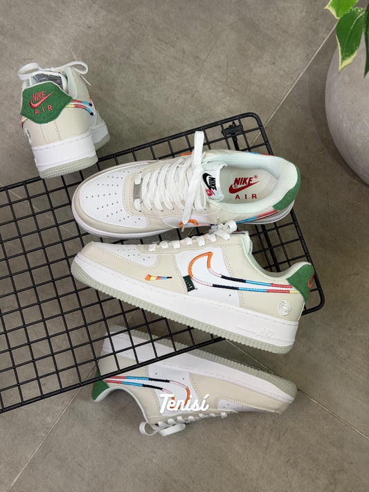 Nike Air Force 1 Multicolor Swoosh - tenis crema para mujer TENISI