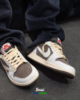 Air Jordan 1 x Travis Scott  Mocha Reverse vista 2
