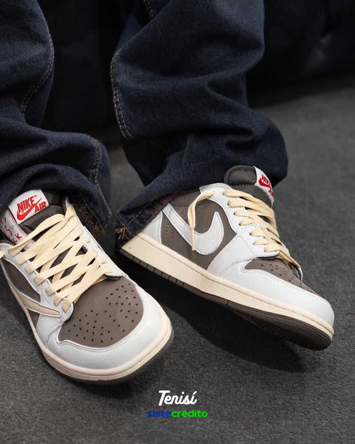 Air Jordan 1 x Travis Scott  Mocha Reverse look 1