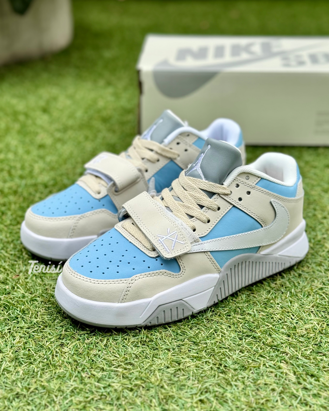 Jordan x Travis Scott “Blue” (Sample)