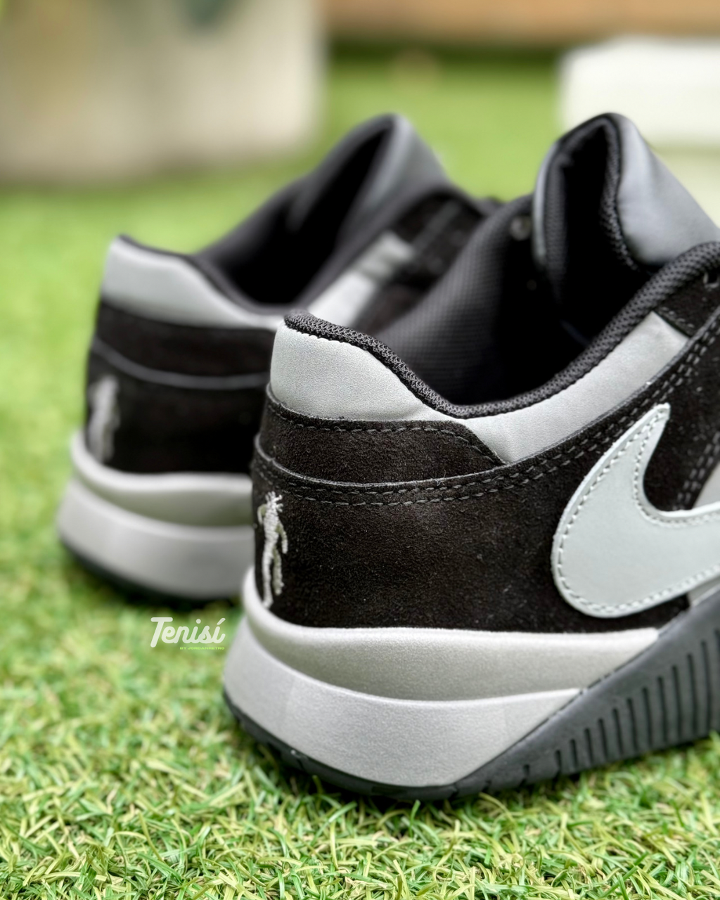 Jordan x Travis Scott “Black” (amostra)